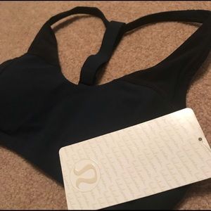 NWT lululemon sports bra navy and black.
